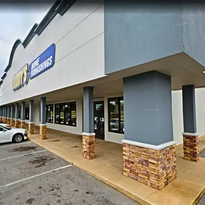 End Cap Unit in Paradise Square Shopping Plaza